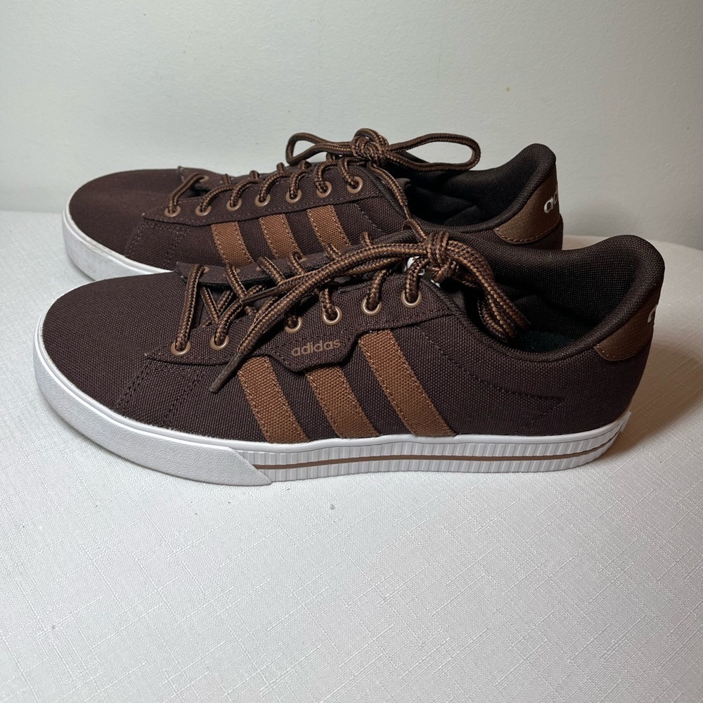 Adidas DAILY 3.0 Men's Brown Sneakers. 
Size 9.
Like new